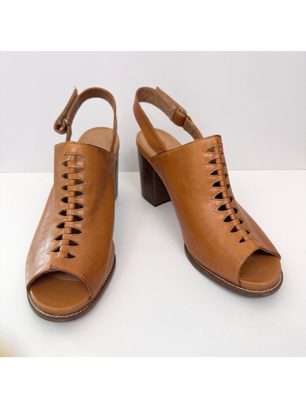 Clarks Artisan Womens Briatta Slingback Sandals 11 Leather Peep Toe Neutral Tan